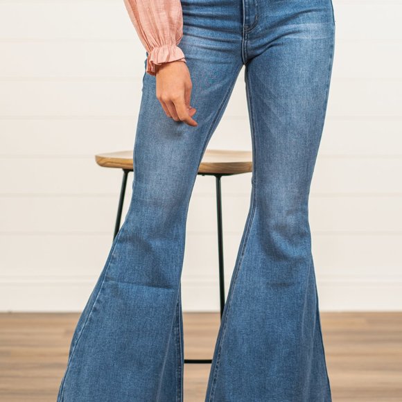 KanCan Hampton High Rise Super Flare NEW WITH TAGS - TALL Size: 30